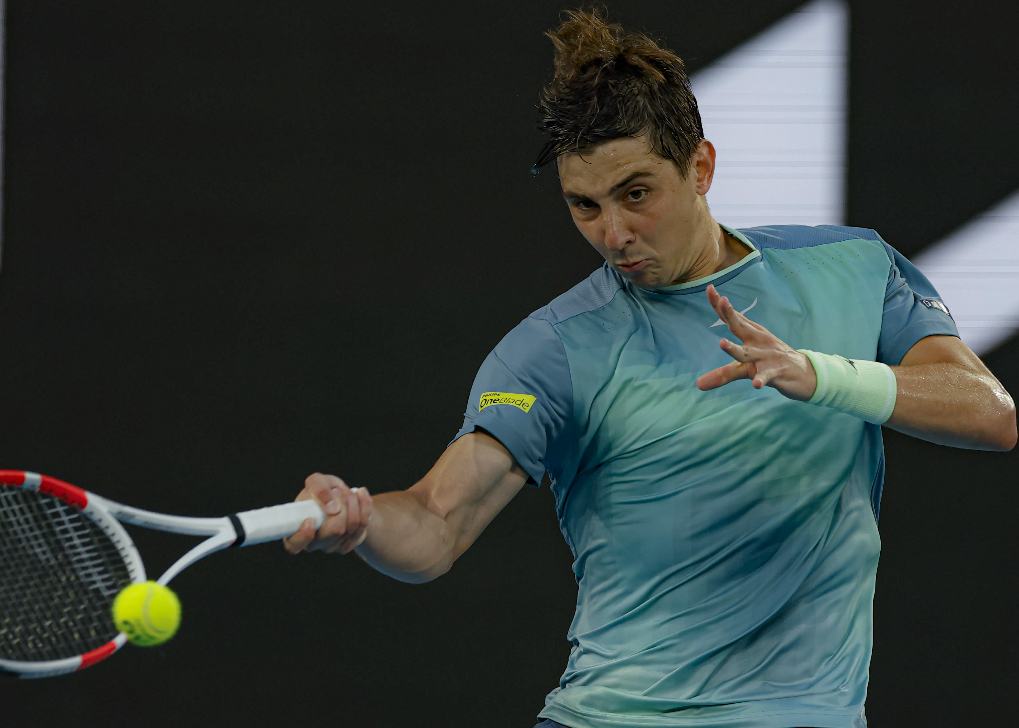 包含西班牙网球队轻取日本网球队，阿尔卡拉斯送出助攻的词条