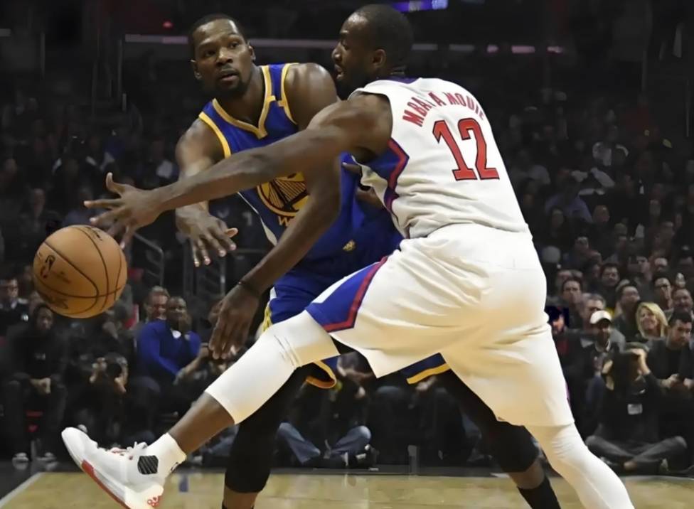 开云体育中国-雄鹿翻盘快船，莫里斯三分雨点燃全场