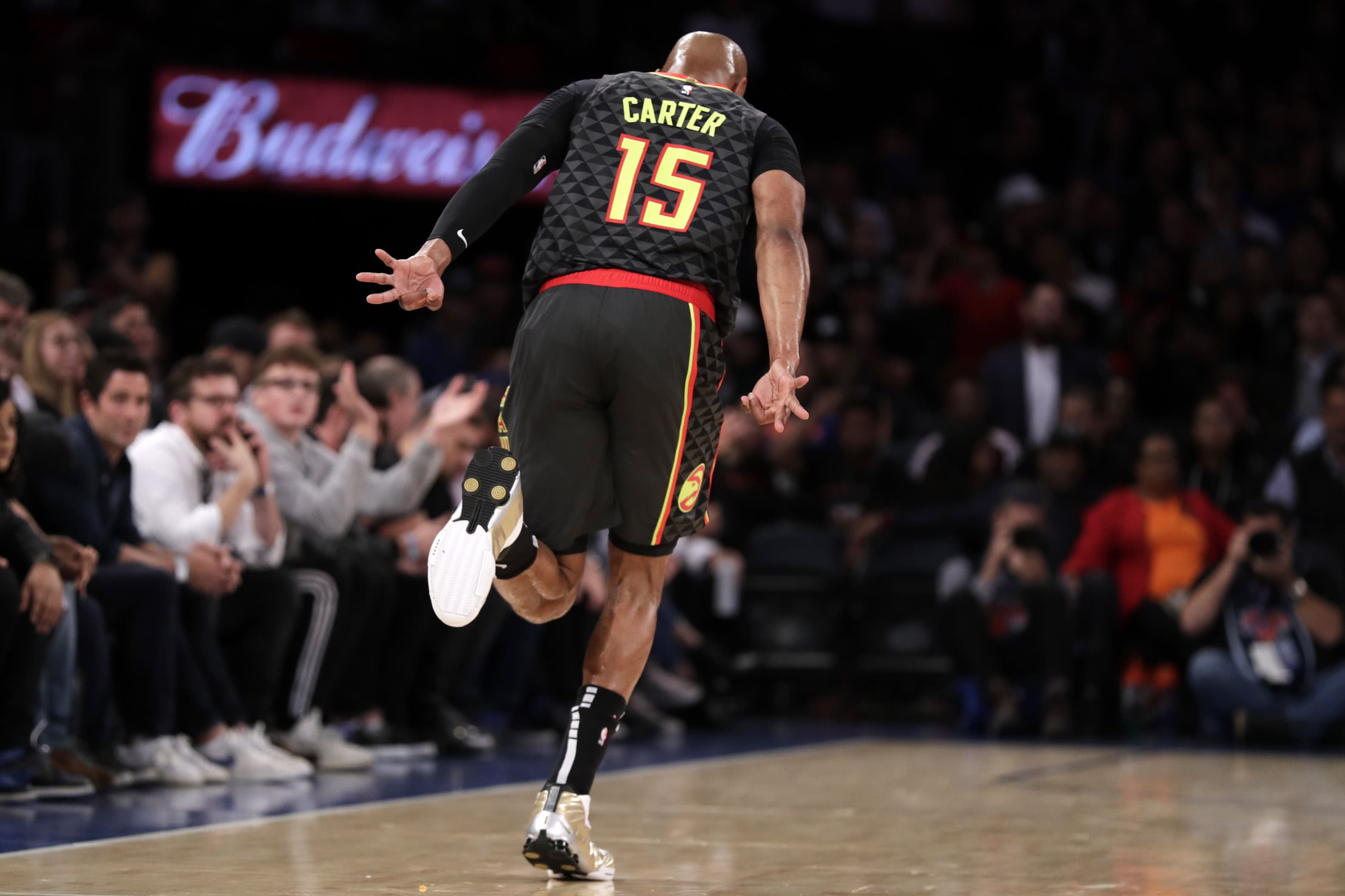 开云体育入口-意大利男篮鏖战马刺，威斯布鲁克三分雨点燃全场