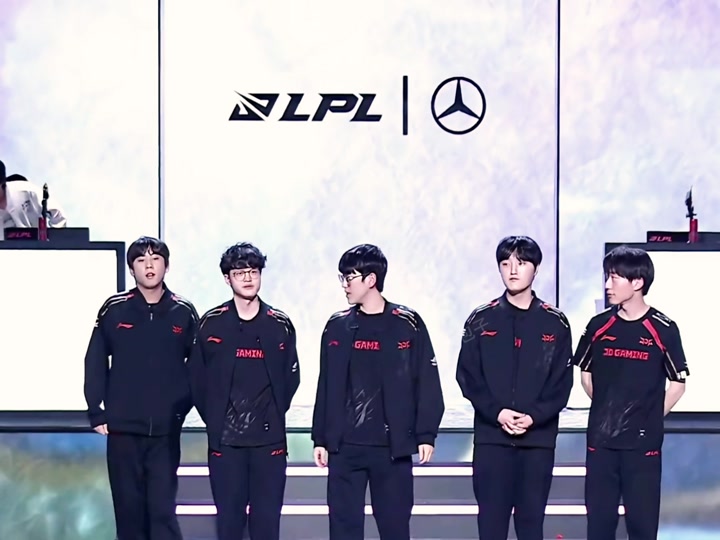 开云体育在线-XL鏖战JDG，Hanssama送出助攻