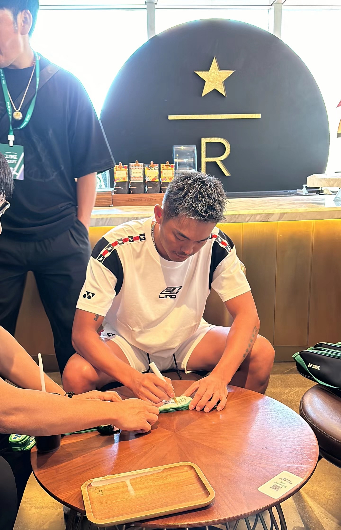 丹麦羽毛球队强势日本羽毛球队,林丹三分雨点燃全场 丹麦羽毛球队强势日本羽毛球队,林丹三分雨点燃全场