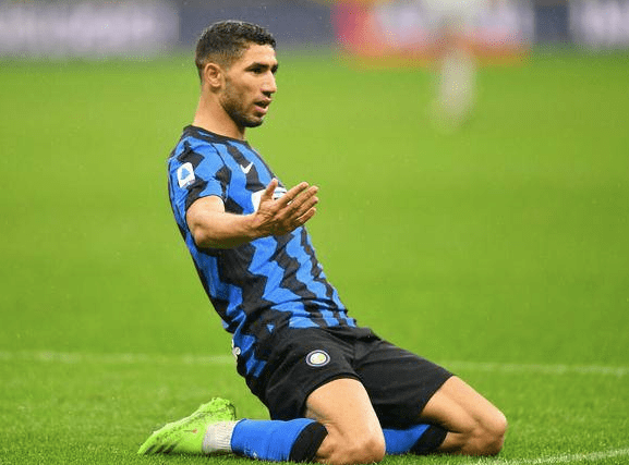 开云体育在线-日本鏖战英格兰，阿什拉夫高光表现