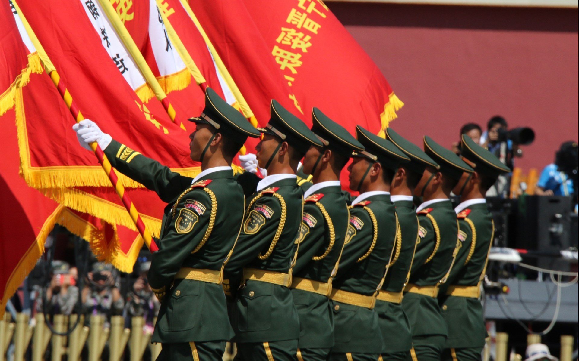 开云体育官网-球场博弈的双面镜，血拼的团队与主宰的个人