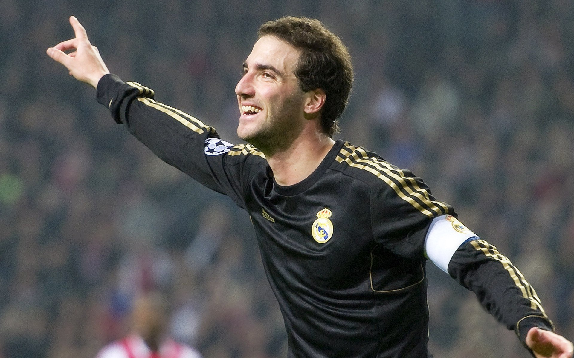 开云体育在线-破联防，雄鹿战术压制广东，库里末节封神成关键先生