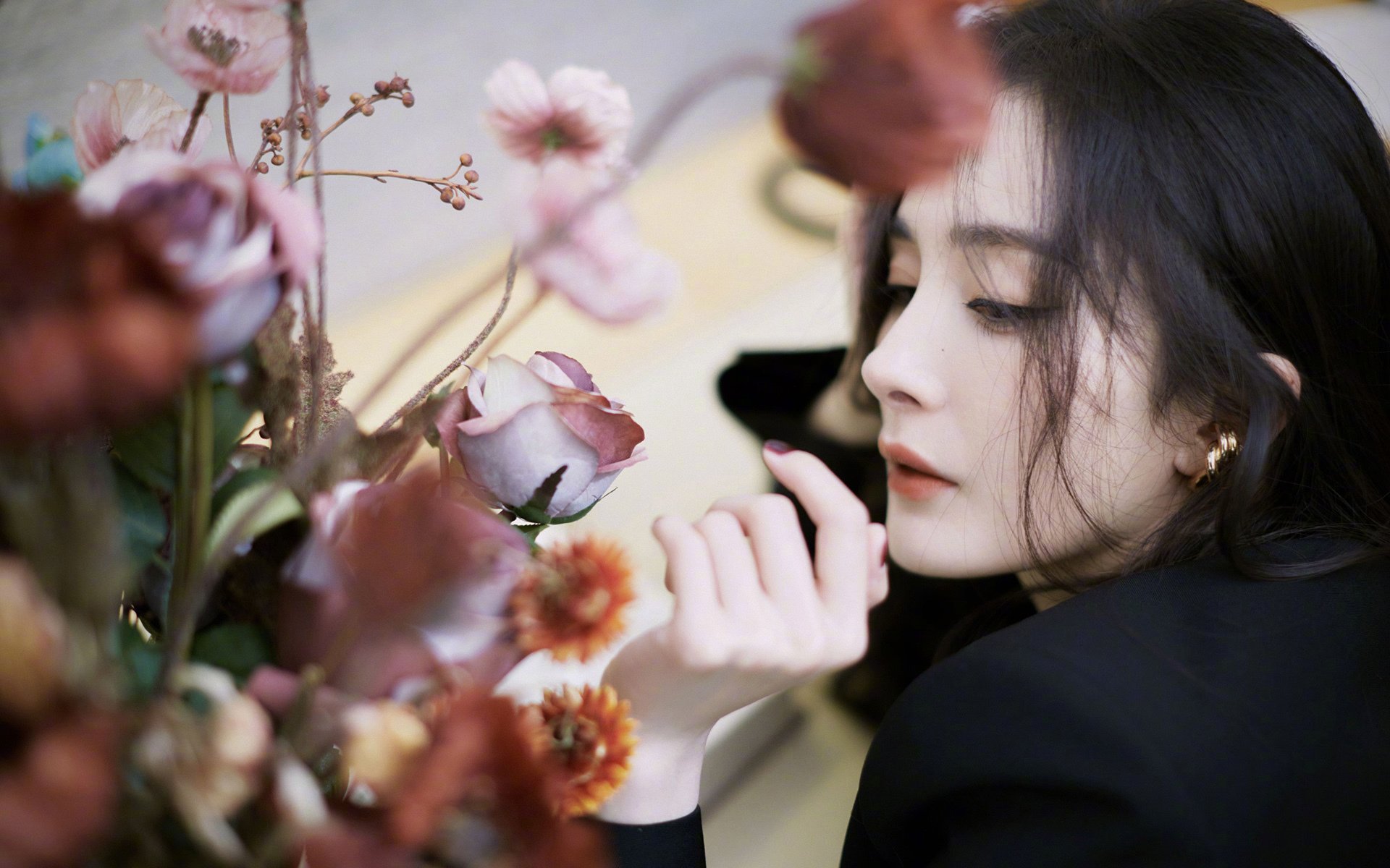 开云体育APP下载-2026世界杯G组生死时速，英格兰风暴碾压挪威，莱万孤掌难鸣难阻波兰铁骑突围